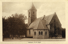 11070 Gezicht op de toren en de rechter- en achtergevel van de N.H. Michaëlskerk (Rijksstraatweg 78) te Leersum uit het ...
